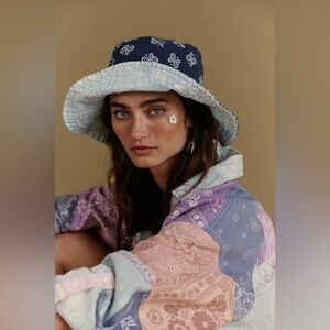 3993. FREE PEOPLE Bandana Bucket Hat in Blue NWT $38